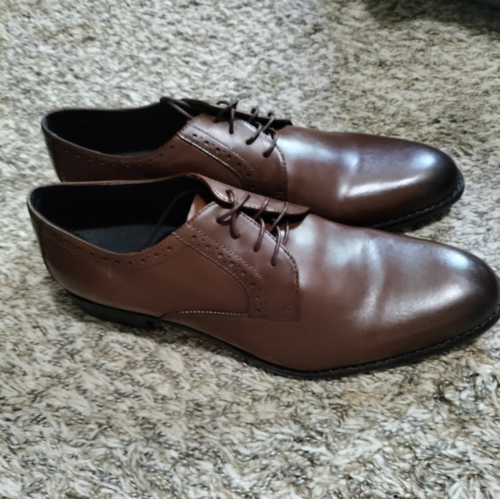 Men's dress shoes